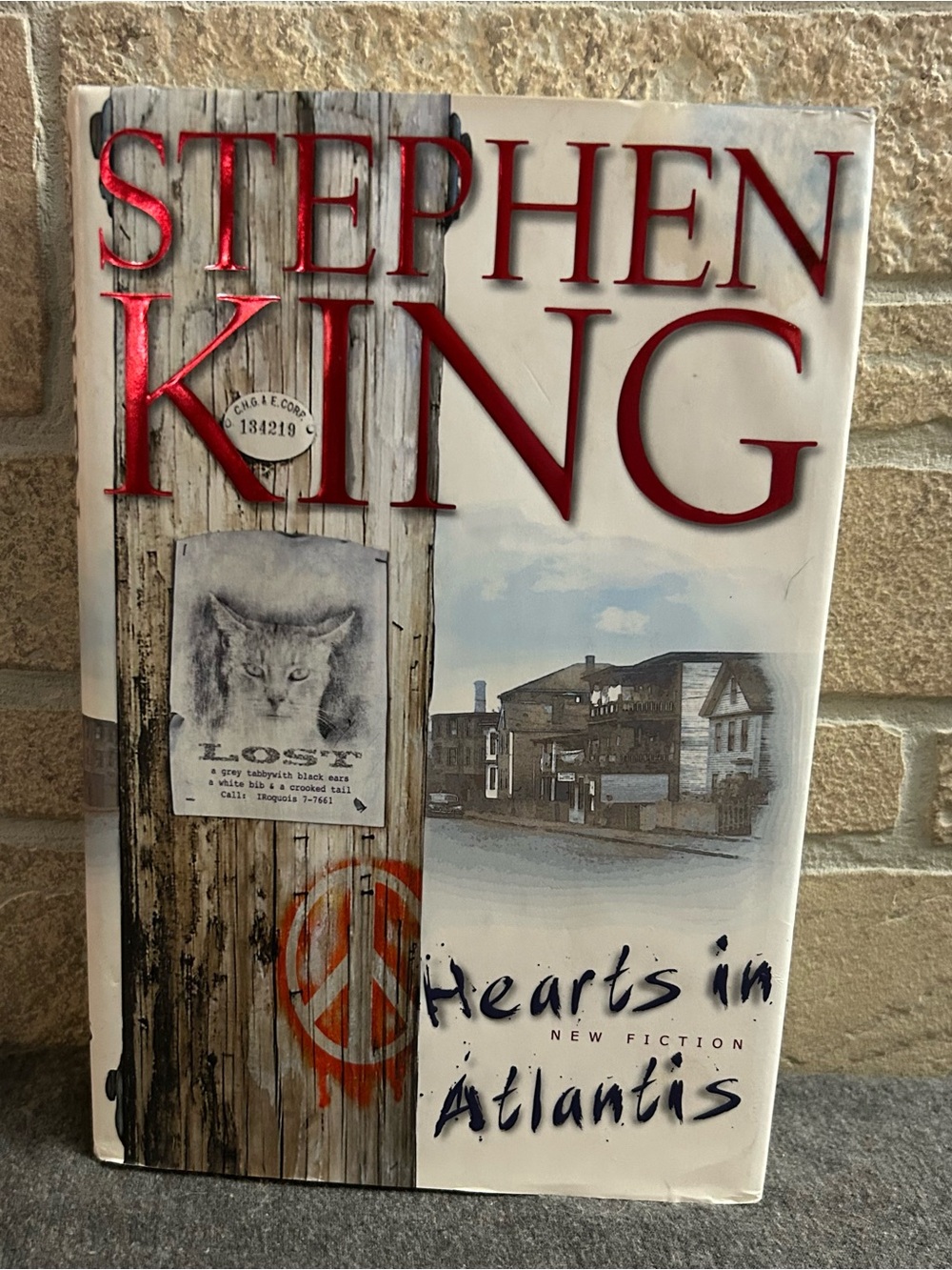 Stephen King "Hearts in Atlantis" Hardcover - White & Red Cover